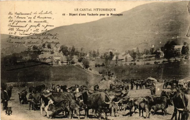 CPA Le Cantal Pittoresque - Départ d'une Vacherie pour la Montagne (435881)