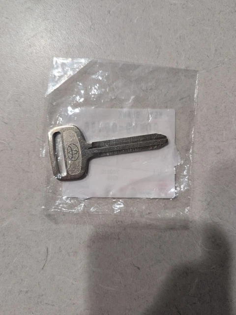 GENUINE OEM Toyota Uncut Blank Spare NON-Transponder Master Key 90999-00186