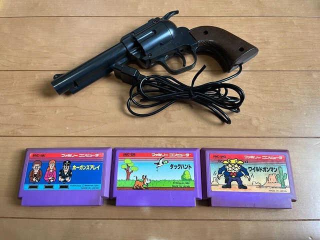 Nintendo Famicom WILD GUNMAN Controller and 3 Games