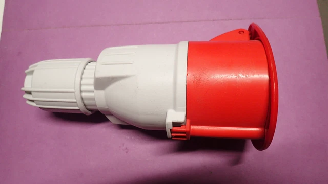 Fiche électrique Droite Legrand 380V 3P+T 16A - Modèle 57428 - Occasion Bon état