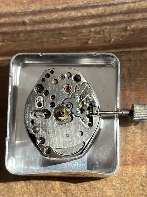 Mouvement De Montre Mécanique FHF 59 Ery - Suisse - Avec Cadran Et Aiguilles