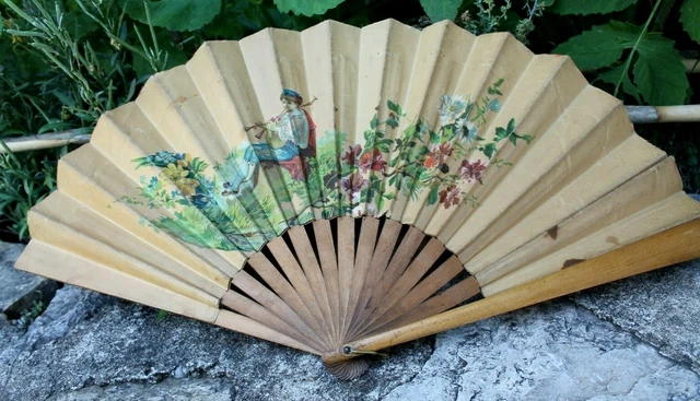 ancien et grand éventail a décor d un enfant