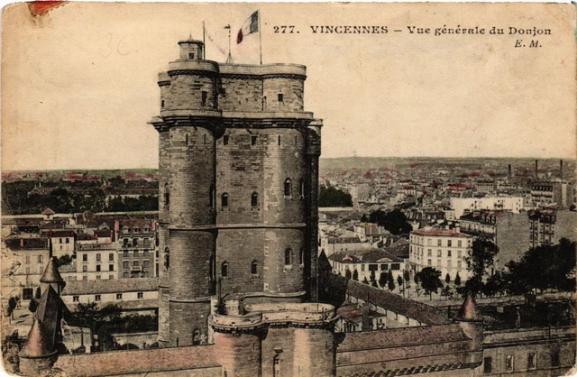 CPA Vincennes - Vue generale du Donjon (259936)