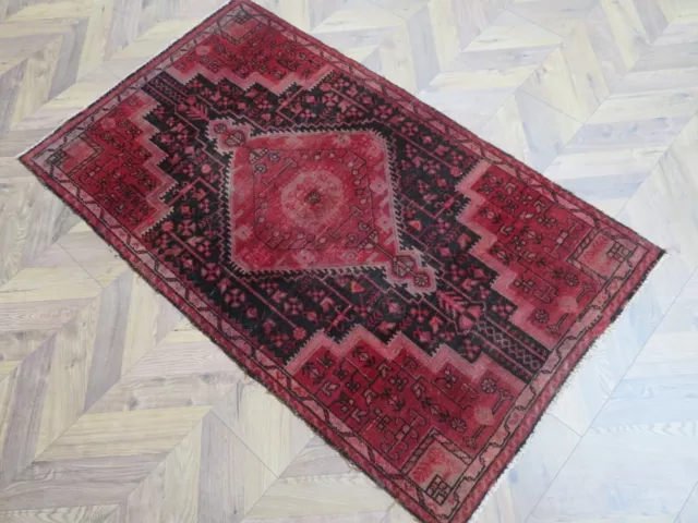 A STYLISH OLD HANDMADE TRADITIONAL AZERBAIJAN ORIENTAL RUG (173 x 99 cm )+