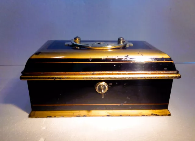 Tole wear cash box with key c1880