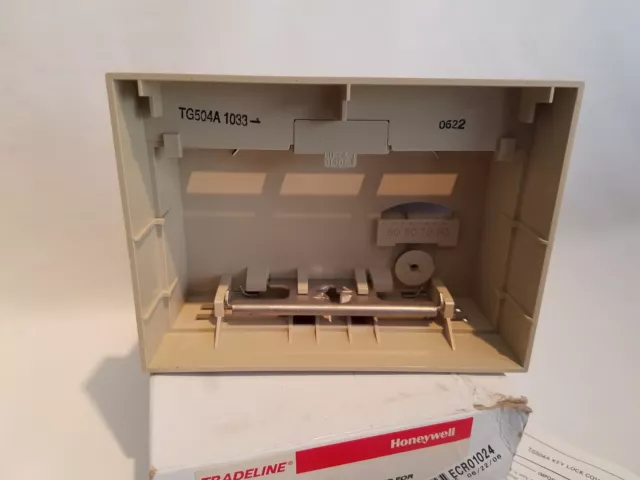 Honeywell Tradeline Tg504A 1033 Locking Cover For T874 Thermostat 3