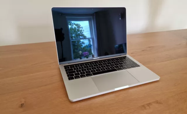 Apple MacBook Pro 13.3 Inch Silver i5 3.1 GHz 8GB RAM 256GB SSD 2017 TouchBar