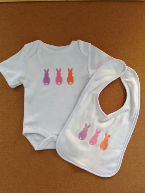 Personalised embroidered boy/girl name bunnys baby bodysuit and bib set