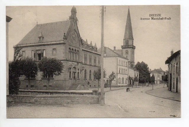 DIEUZE DUSS Moselle CPA 57 l'avenue du maréchal Foch