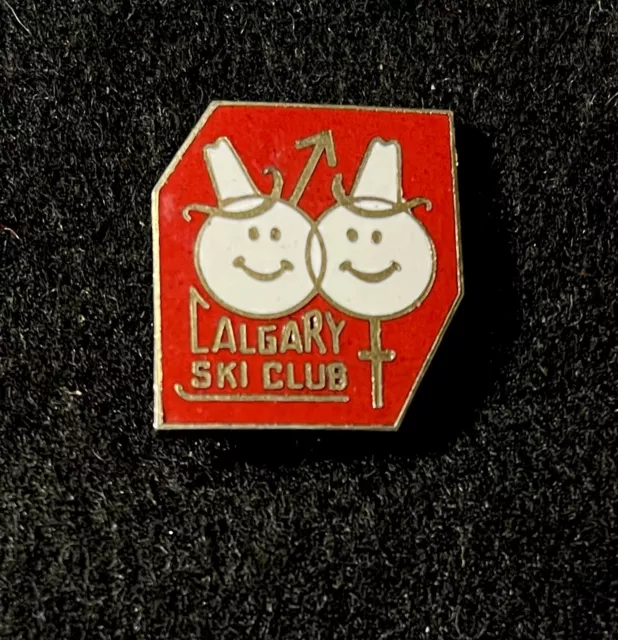 CALGARY SKI CLUB Vintage Skiing SkI Pin Alberta CANADA Souvenir Travel Lapel