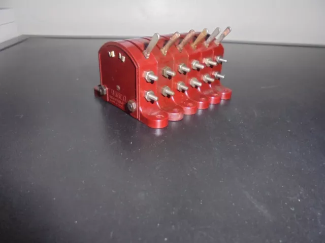 6 HORNBY DUBLO MODEL RAILWAYS BANK OF 6x MAROON LEVER SWITCHES