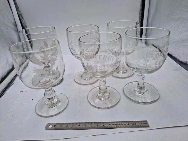 6 verres soufflés ancien / 4 souvenir de la fête / 2 verres gravés acide