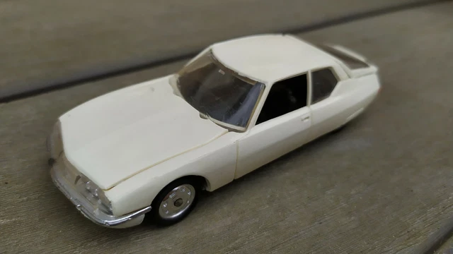 Citroën DS 19 Gendarmerie au 1/43 (Minialuxe et JRD