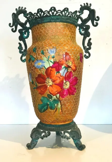 vase balustre en faïence polychrome décor floral base en bronze. XX siècle .