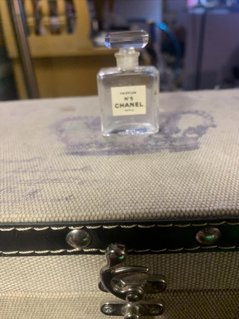 WONDERFUL  LITTLE  VINTAGE  CHANEL  No. 5 PARIS  PERFUME  BOTTLE