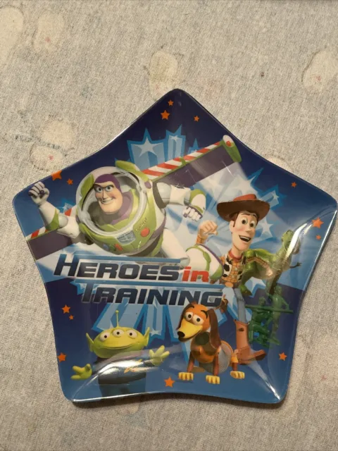 Zak! Plato de plástico en forma de estrella ""Heroes In Training"" de Disney de Toy Story