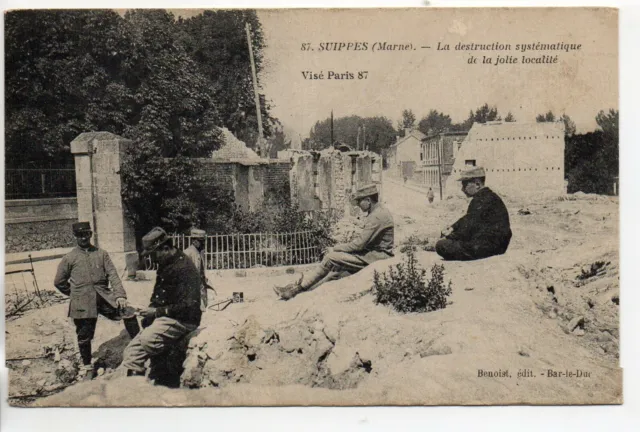 SUIPPES - Marne - CPA 51 - Military Life - Soldiers in the Ruins