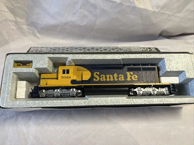 KATO HO SCALE 37-6321 Algoma Central #180 Locomotive EMD