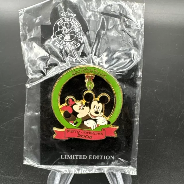 Disney 2003 Mickey & Minnie Mouse Christmas Mistletoe Series Pin WDW Trading Pin