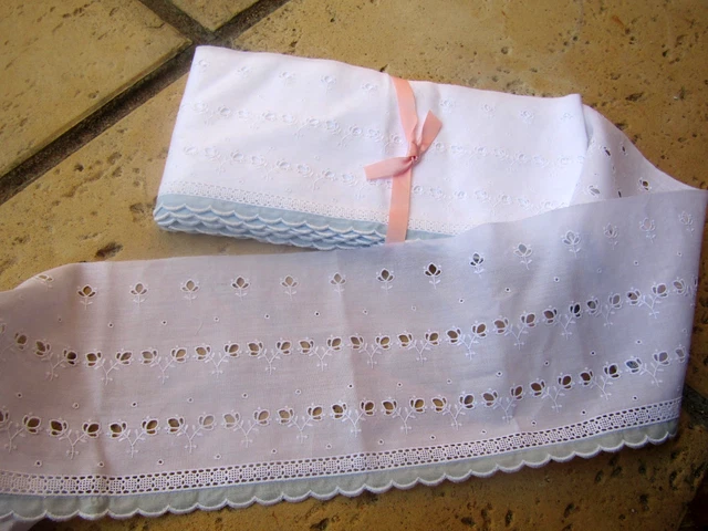 Col Jabot Ancien - Broderie Anglaise Sur Coton Blanc - Mercerie Vintage - Neuf Sans Défaut