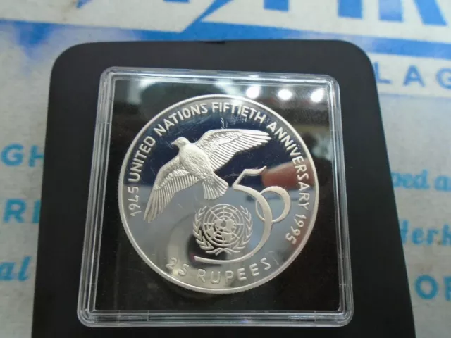 1995 SEYCHELLES REP 25 Rupees United Nations For Peace Dove Silver Proof Coin