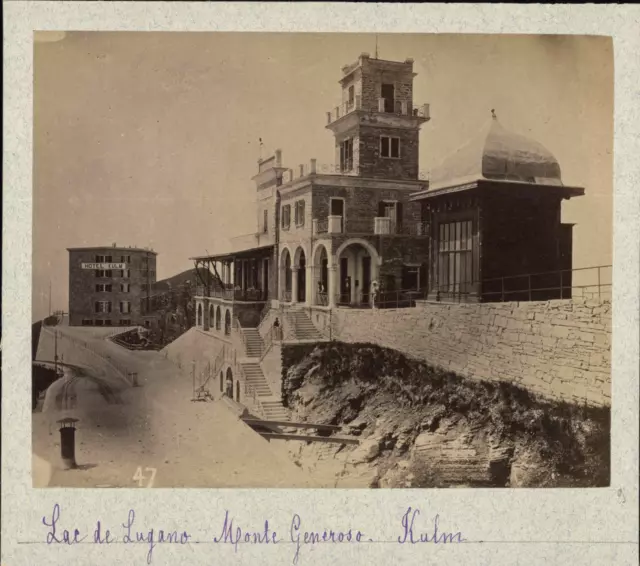 Suisse, Lac de Lugano, Les bâtiments sur le Monte Generoso et Hôtel Kulm.  Vinta