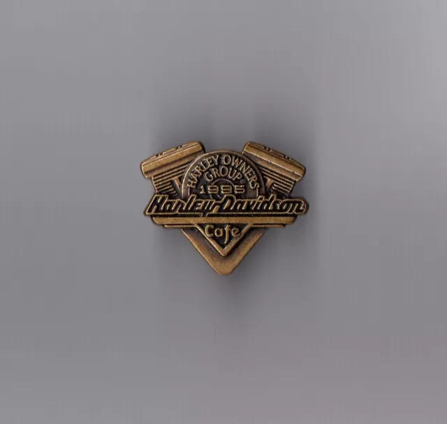 pin's Harley Davidson / HOG cafe 1995 (double attache)