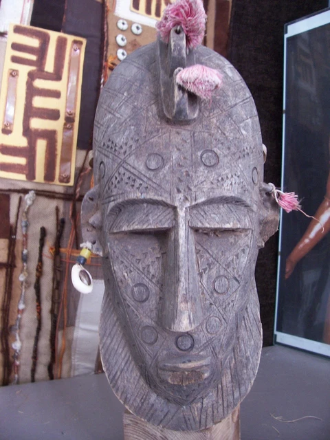 African mask. Masque africain