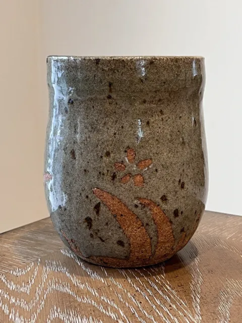Vtg Studio Art Pottery Hand Thrown Weed Rust Glazed Flower Motif Vase Plater Pot