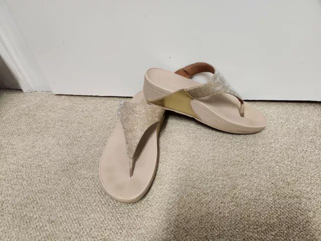 Fit Flop Lulu Glitz Thong Wedge Sandal Platino 37