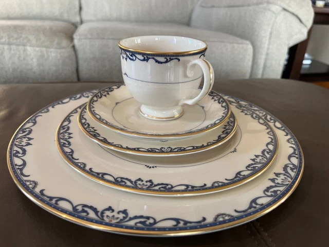 LENOX LIBERTY Fine China 5-piece place settings MINT ~ VERY ELEGANT! BLUE/CREAM LENOX LIBERTY Fine China 5-piece place settings MINT ~ VERY ELEGANT! BLUE/CREAM