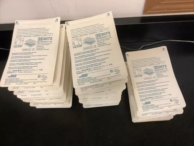 LOT OF 28 x BECTON DICKINSON MICROTEST 96-WELL TISSUE CULTURE PLATES.