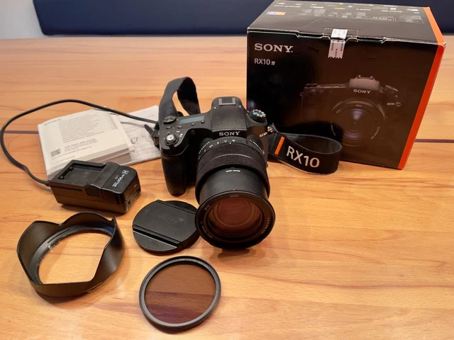 Gebrauchte Sony RX10 IV - Bridgekamera mit integriertem Zeiss 24-600mm Objektiv