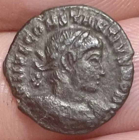 bonita moneda romana para clasificar.
