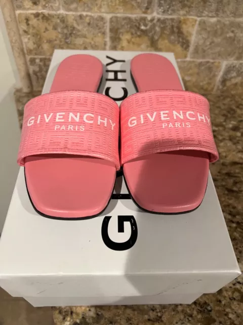 NEW Givenchy 4G Flat Logo Pink Sandal size 37 NIB US Sz 7 MSRP $595