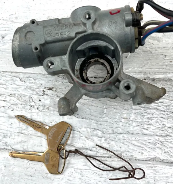 Toyota Hilux RN30 RN40 2WD 1978-83 LHD Steering Ignition Lock with Keys Used