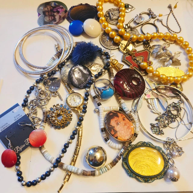 Lot De Bijoux Vintage Ou De Fantaisie Récents - Perles Et Laiton - À Porter, Détourner Ou Restaurer - Référence Lbb0507