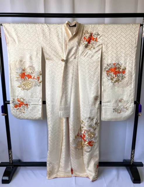 Vintage Japanese kimono - Furisode Kimono robe with beautiful embroidery 3