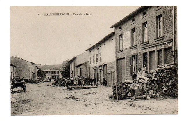 Cpa 57 Rare. Waldweistroff : rue de la gare, Boucherie Auguste Kontzler-Ansel, E