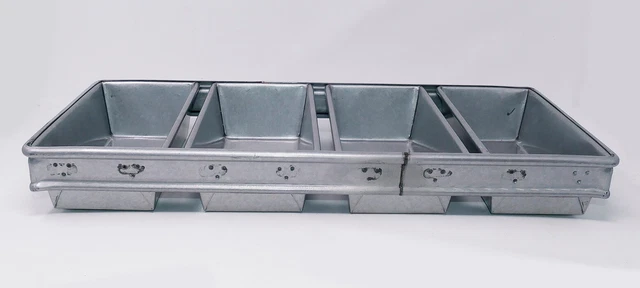 Chicago Metallic 44065 3/4 lb. 4-Strap Glazed Aluminized Steel Bread Loaf Pan