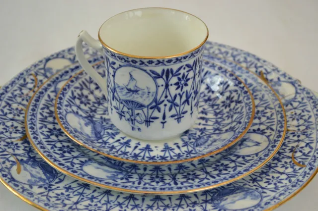 Minton, un ensemble de 4 pièces : tasse... porcelaine anglaise, collection.