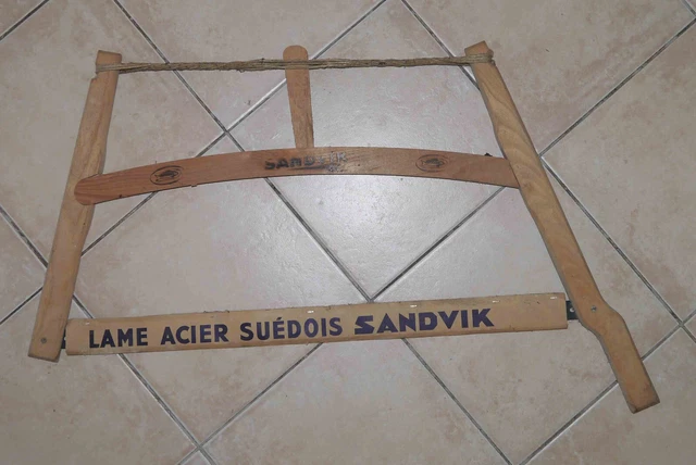 Tisser Du Bois D'une Grande Scie à Deux Mains Bûche En Bois Et Scie à