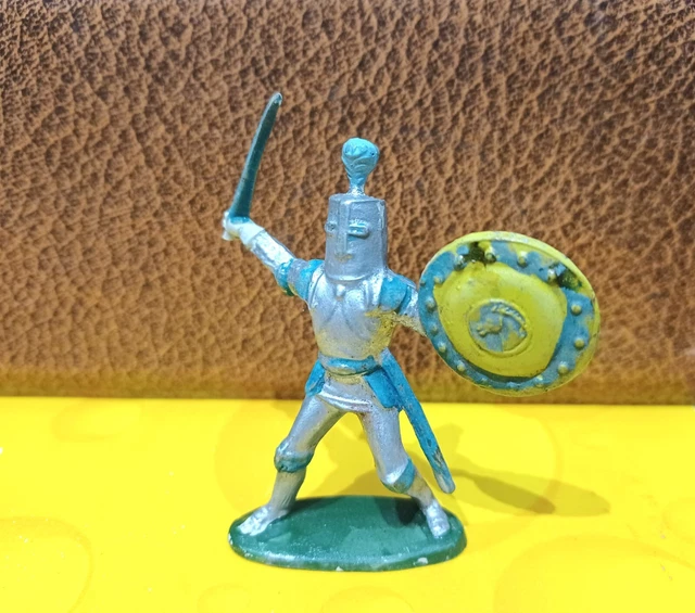 Moyen âge Cyrnos no starlux 1/32 ème
