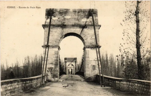 CPA COSNE - Entrée du Petit Pont (293063)
