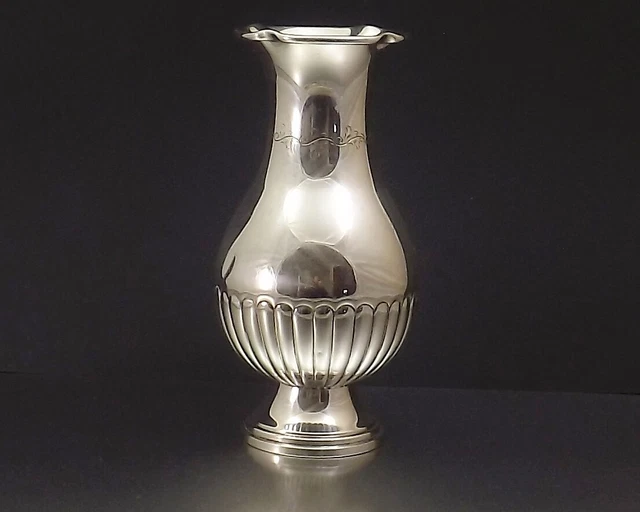 Vase Balustre Sur Piedouche En Metal Argente A Decor De Godrons Vers 1960