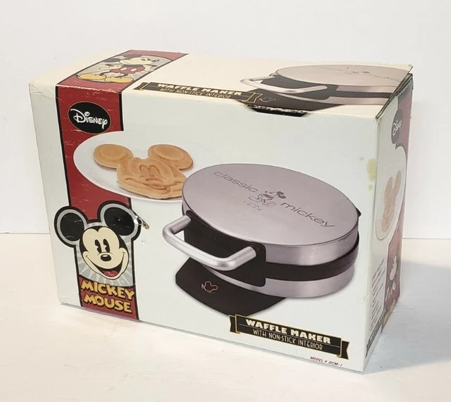 DISNEY CLASSIC MICKEY Mouse Face Waffle Maker NonStick DCM1 NEW 30.