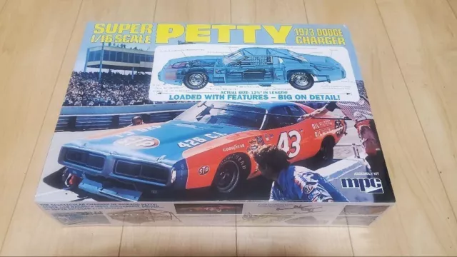 American Muscle Car Legend 1973 DODGE CHARGER "PETTY KING" Model Kit 1:16 New