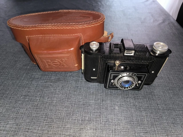 ancien appareil photographique argentique étui cuir