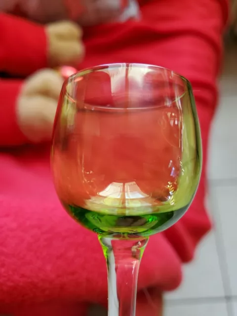 5 Petits Verres du Rhin en cristal coloré de BACCARAT, Roemer, couleur vert 2