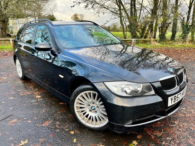2007/57 BMW 318d SE Touring Estate In Sapphire Black